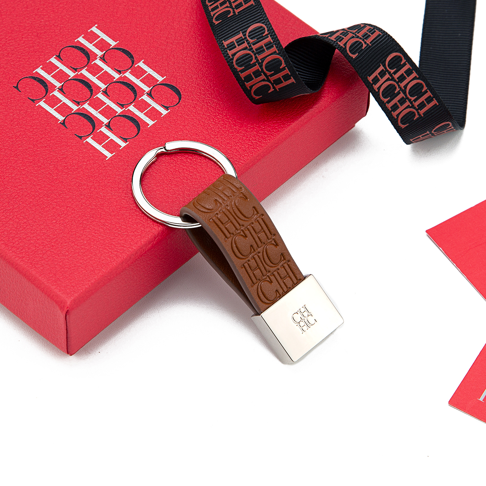 CH Embossed Monogram Leather K - Monogram Keychain Leather reseña y precio