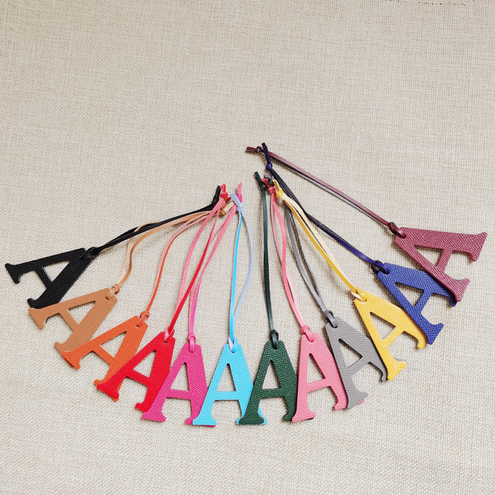 English Letter A B C D E F G A - Monogram Keychain Leather reseña y precio