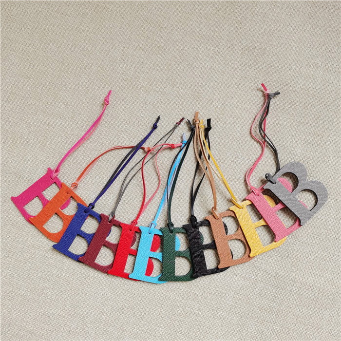 English Letter A B C D E F G A - Monogram Keychain Leather reseña y precio