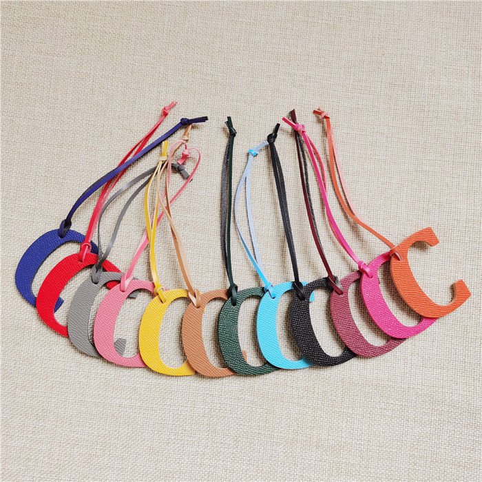 English Letter A B C D E F G A - Monogram Keychain Leather reseña y precio