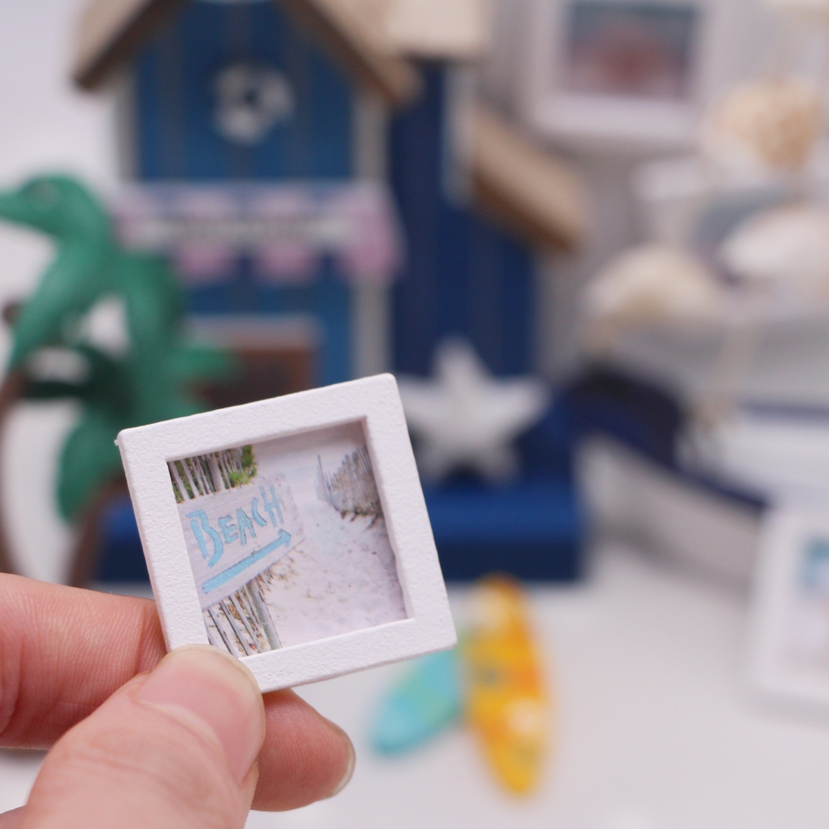 Dollhouse Miniature Wooden Oce - Engraved Wood Frame reseña y precio