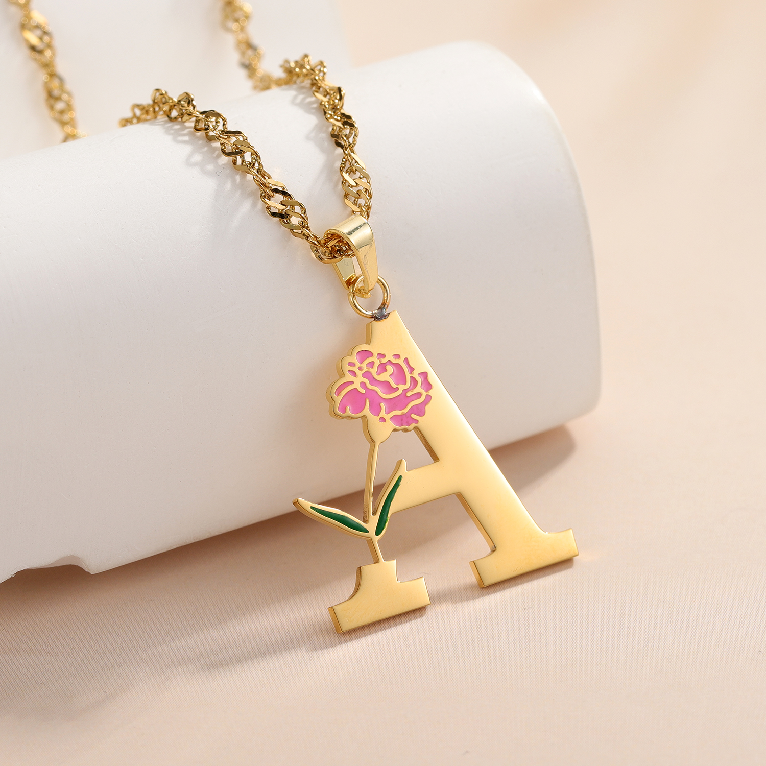 Custom Flower Initial Letter P - Birth Flower Necklace reseña y precio